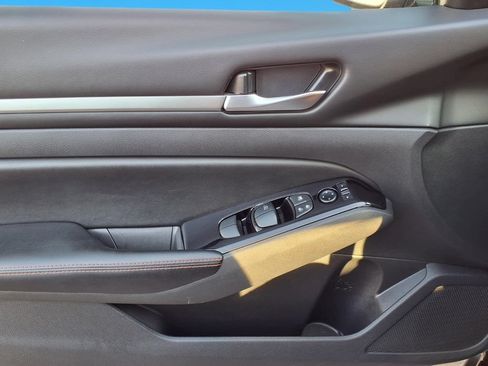Used 2024 Nissan Altima 2.5 SR FWD image 20
