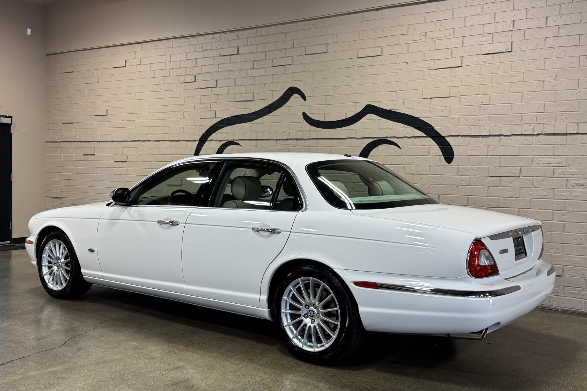 Used 2007 Jaguar XJ8 RWD image 10
