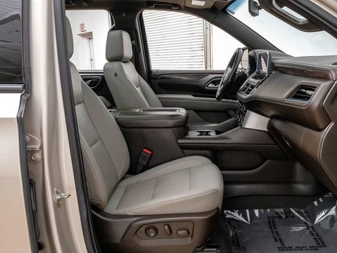 Used 2021 Chevrolet Suburban Z71 AWD/4WD image 28