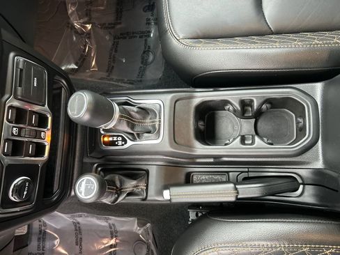 Used 2023 Jeep Gladiator Overland image 16