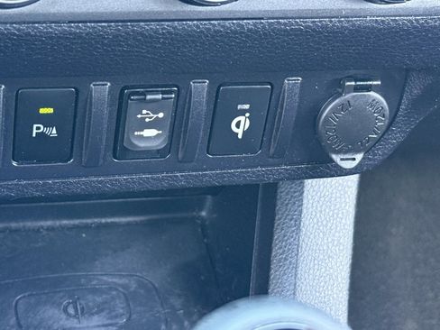 Used 2016 Toyota Tacoma TRD Off-Road w/ Premium & Technology Package image 31