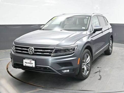 Used 2018 Volkswagen Tiguan SEL Premium AWD/4WD image 2