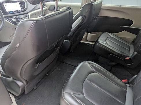 Used 2023 Chrysler Pacifica Touring-L FWD image 25