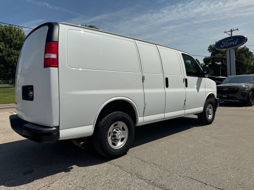 Used 2024 Chevrolet Express 2500 w/ Driver Convenience Package RWD image 6