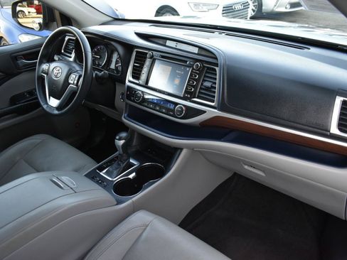 Used 2016 Toyota Highlander Limited FWD image 13