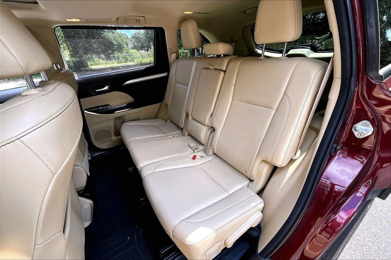 Used 2016 Toyota Highlander XLE FWD image 19