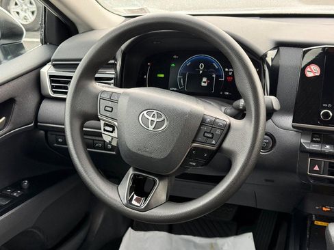 Certified 2025 Toyota Camry LE image 13