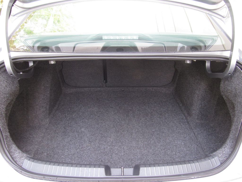 Used 2025 Volkswagen Jetta SE FWD image 20