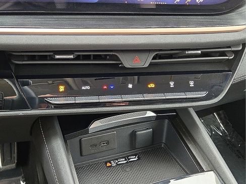 Used 2025 Buick Envision Sport Touring image 28