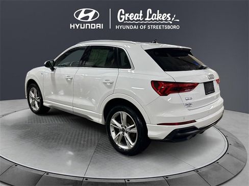 Used 2024 Audi Q3 2.0T Premium w/ Convenience Package image 3