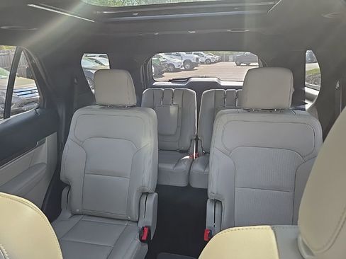 Used 2019 Ford Explorer Limited w/ Ford Safe & Smart Package image 13