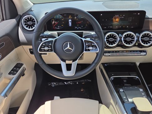 Used 2023 Mercedes-Benz GLB 250 image 12