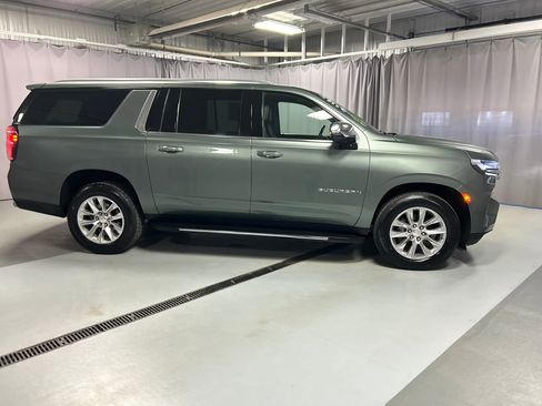 Used 2023 Chevrolet Suburban Premier image 8