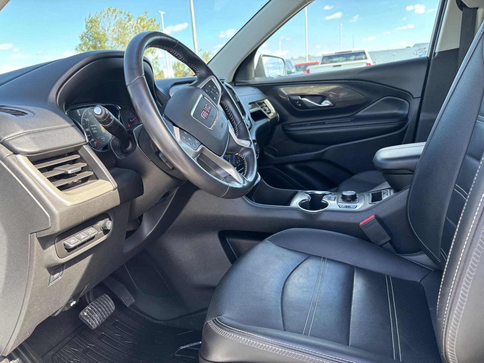 Used 2022 GMC Terrain Denali w/ Denali Premium Package AWD/4WD image 12
