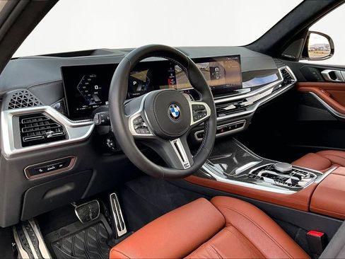 Used 2025 BMW X7 M60i w/ Climate Comfort Package image 14