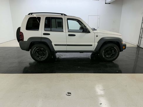 Used 2006 Jeep Liberty Sport AWD/4WD image 10