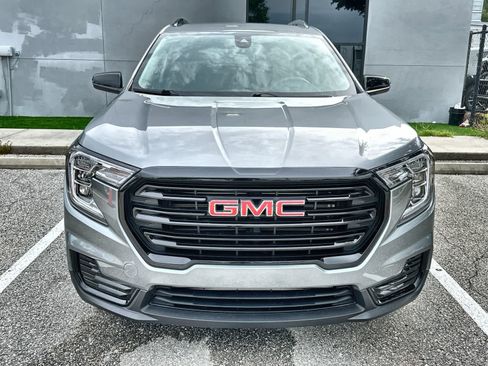 Used 2024 GMC Terrain SLE w/ Driver Convenience Package FWD image 12