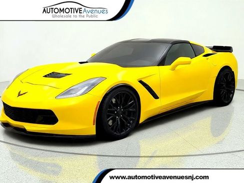 Used 2019 Chevrolet Corvette Stingray Coupe w/ Carbon Flash Badge Package RWD image 1
