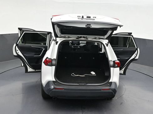 Used 2020 Toyota RAV4 LE FWD image 35