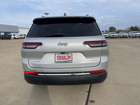 Used 2023 Jeep Grand Cherokee L Laredo image 5