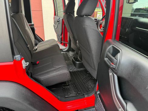 Used 2017 Jeep Wrangler Unlimited Sport AWD/4WD image 16