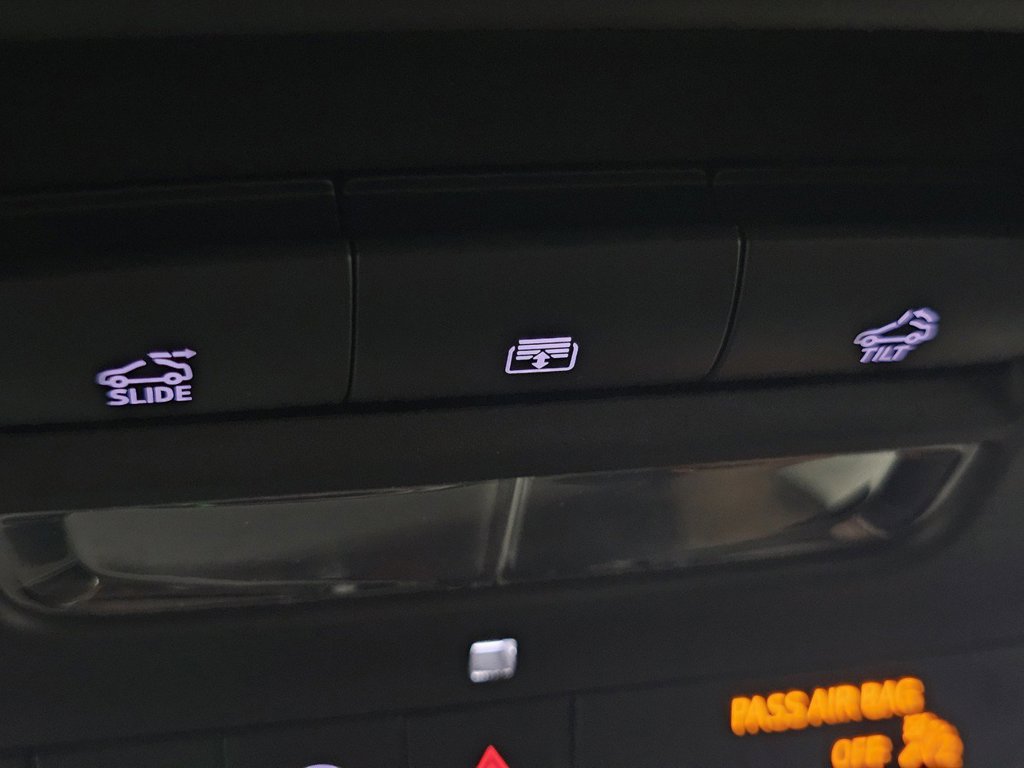 Used 2025 Chevrolet Equinox LT w/ Convenience Package II FWD image 20