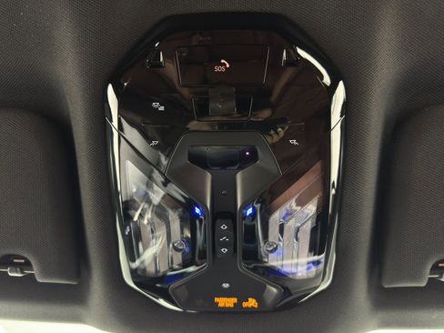 Used 2024 BMW i7 eDrive50 w/ M Sport Package image 38