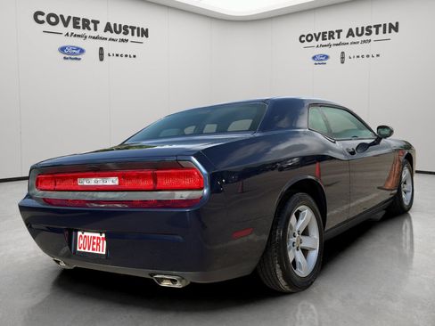 Used 2014 Dodge Challenger SXT RWD image 6