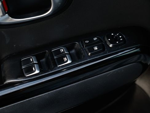 Used 2018 Kia Soul + image 47