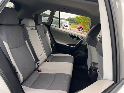 Used 2020 Toyota RAV4 XLE FWD image 27