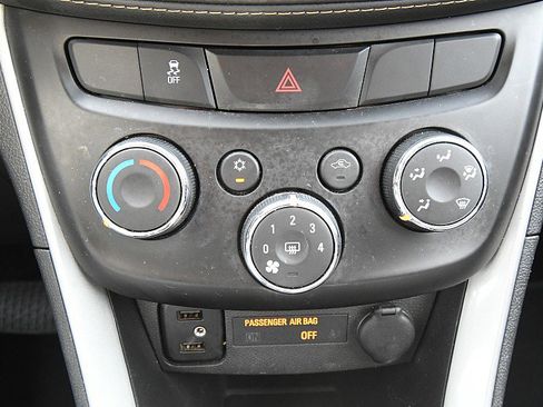 Used 2021 Chevrolet Trax LT FWD image 20