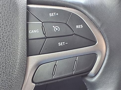 Used 2018 Jeep Grand Cherokee Laredo image 16