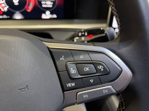 Used 2025 Volkswagen Tiguan SE image 26