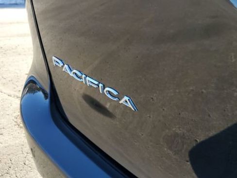 Certified 2024 Chrysler Pacifica Touring-L image 31