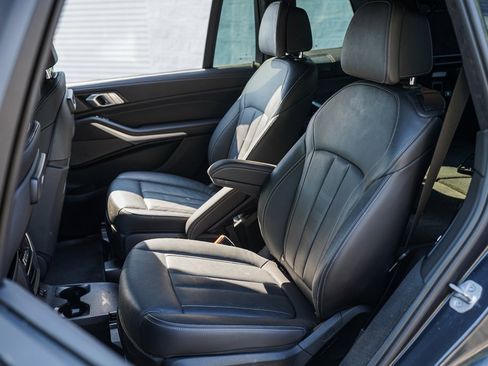 Used 2022 BMW X7 M50i image 23