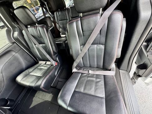 Used 2019 Dodge Grand Caravan GT FWD image 13