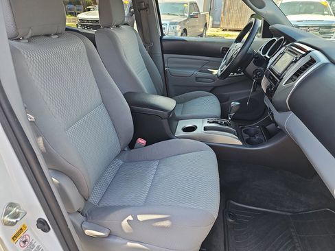 Used 2015 Toyota Tacoma PreRunner w/ SR5 Package image 9