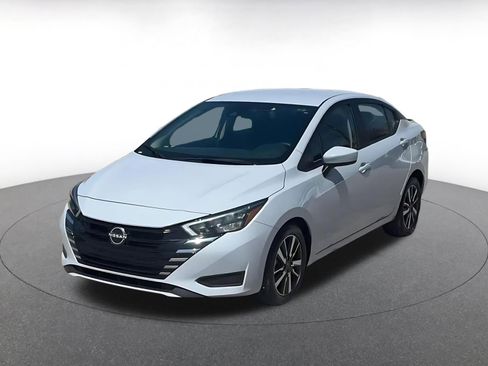 Used 2025 Nissan Versa SV image 7