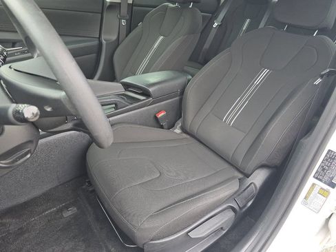 Used 2024 Hyundai Elantra SEL FWD image 22