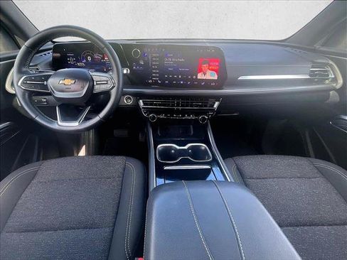 Used 2024 Chevrolet Traverse LT FWD image 16