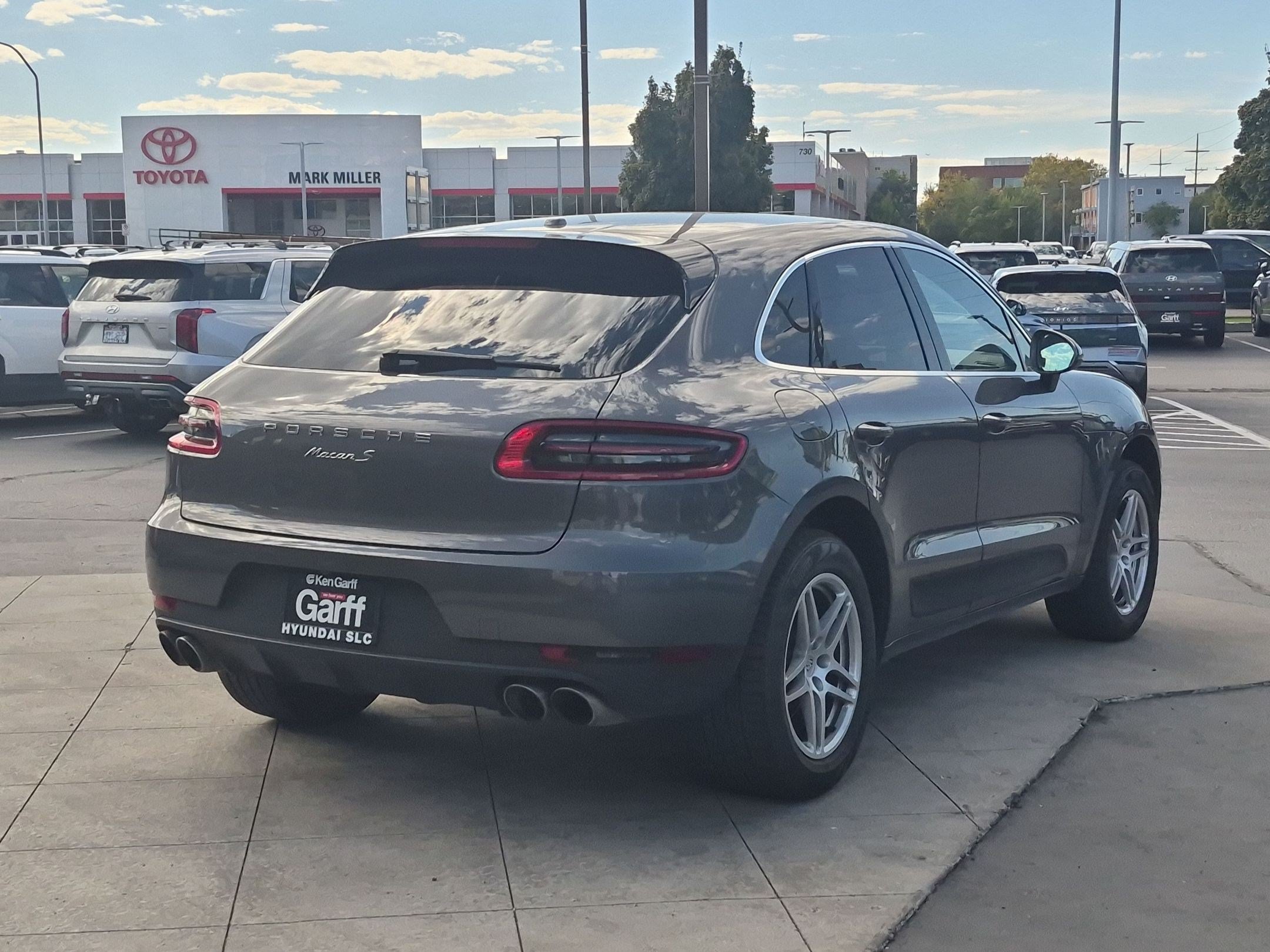 Used 2016 Porsche Macan S w/ Infotainment Package AWD/4WD image 3