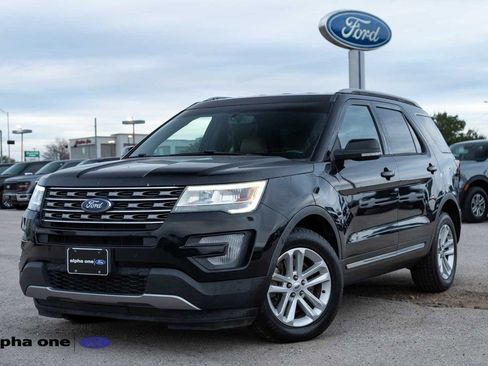 Used 2017 Ford Explorer XLT w/ Equipment Group 202A image 1