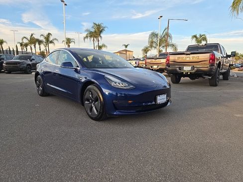 Used 2018 Tesla Model 3 Mid Range image 2