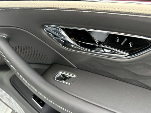 New 2025 Bentley Flying Spur Plug-In Hybrid image 17