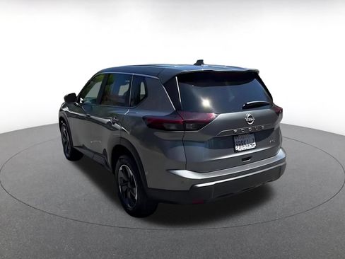 Used 2025 Nissan Rogue SV AWD/4WD image 9