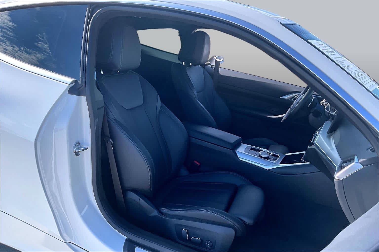 Used 2024 BMW 430i Coupe w/ Convenience Package RWD image 7