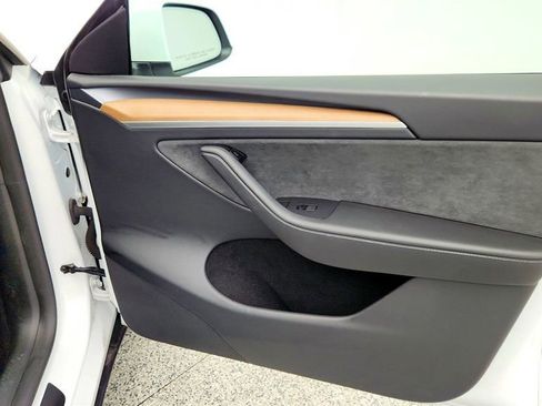 Used 2024 Tesla Model Y Long Range image 31