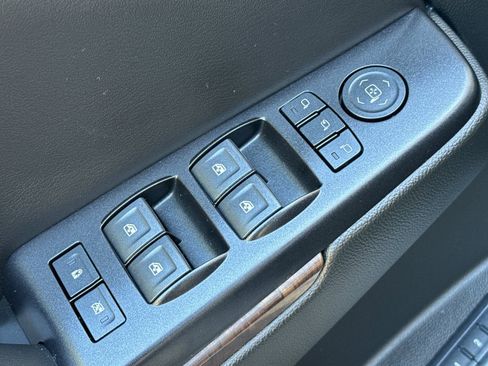 Used 2018 Chevrolet Tahoe LT image 13