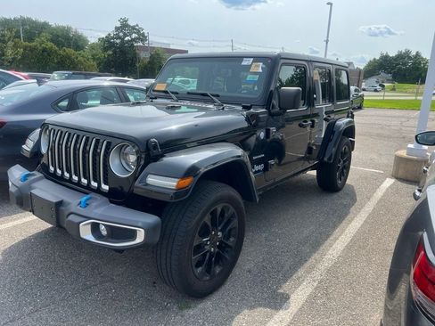 Used 2023 Jeep Wrangler Unlimited Sahara w/ Cold Weather Group AWD/4WD image 2