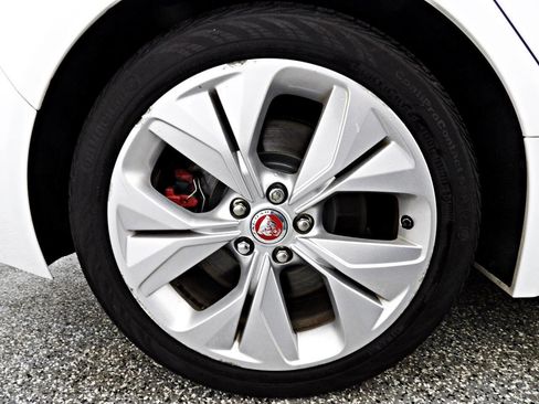 Used 2020 Jaguar XE S image 22